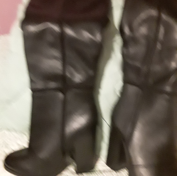 Black boots with block heels - Picture 2 of 5